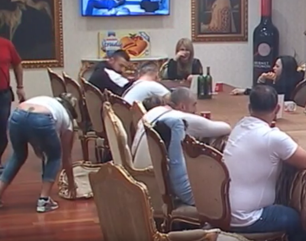 Dalila tresnula sa stolice! (VIDEO)