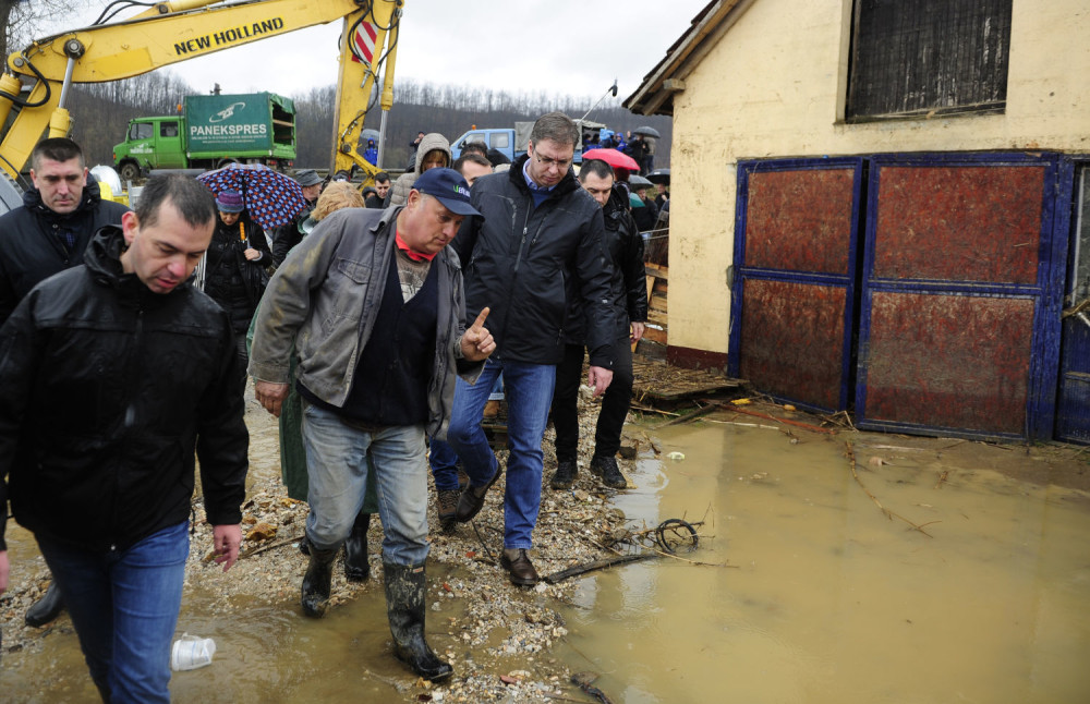 Meštani Borče besni na sve vlasti! Vapaj za pomoć niko ne čuje, a poplava im je uništila sve što imaju!