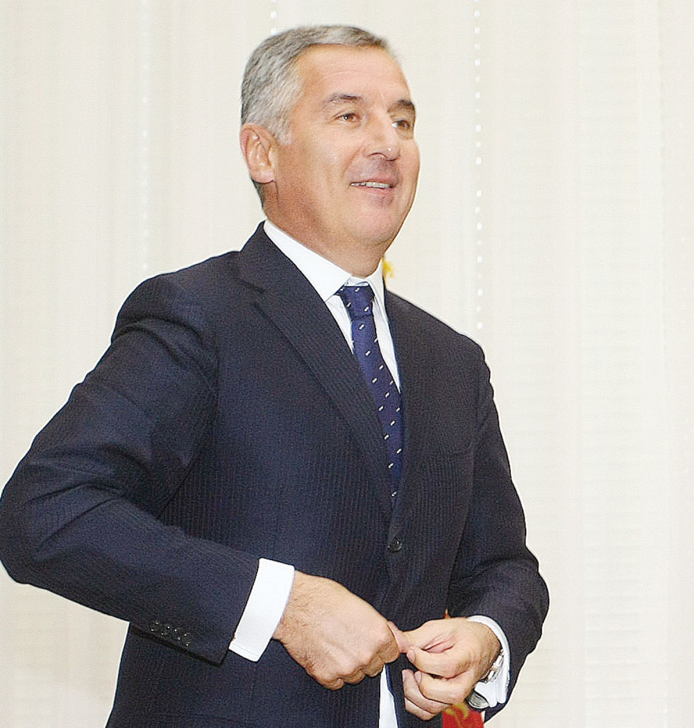 Srpska opozicija traži pare od Đukanovića