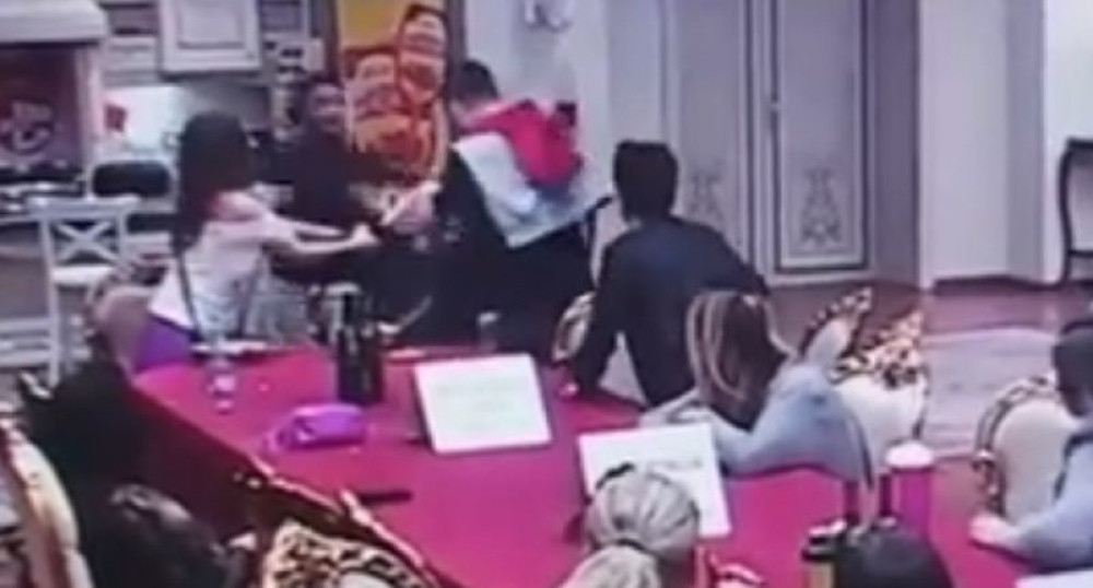 Gastoz tukao Brendona (VIDEO)