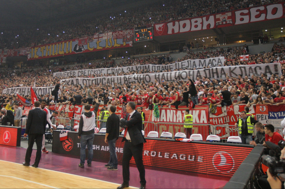 "Delije" odale počast Draganu Nikoliću! (FOTO)