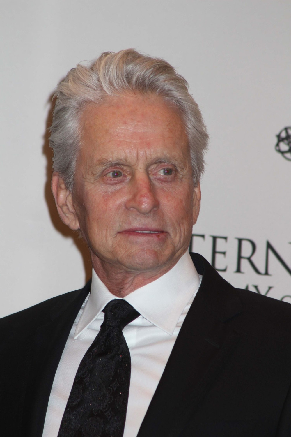 Daglasu ostalo nekoliko meseci života?!