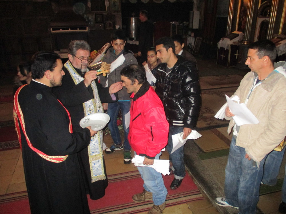 Kolektivno krštenje 70 Roma (FOTO)