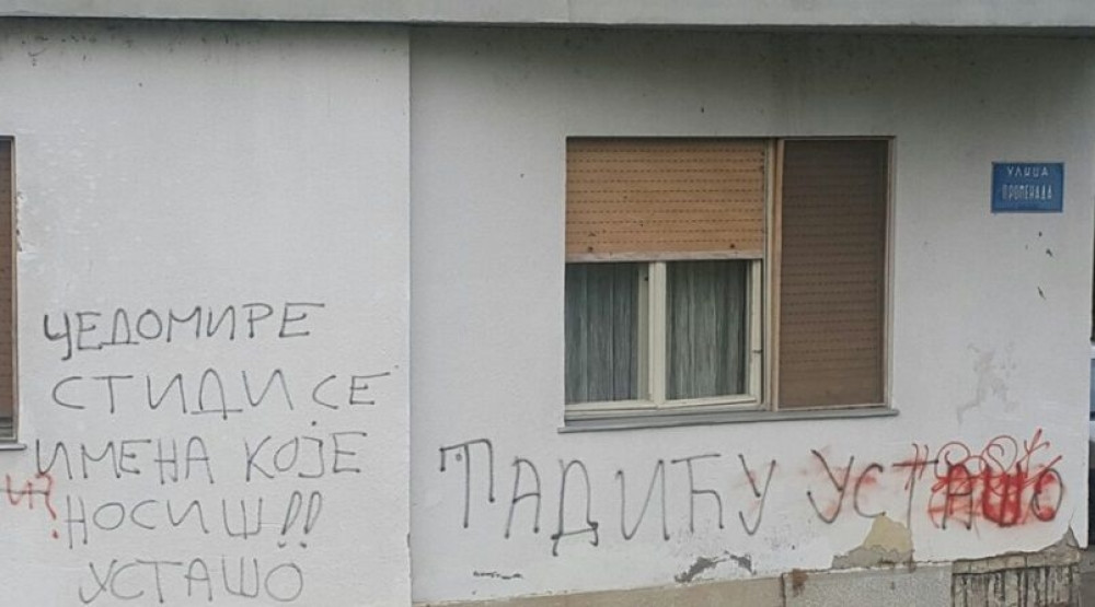 Uvredljivi grafiti protiv Jovanovića i Tadića