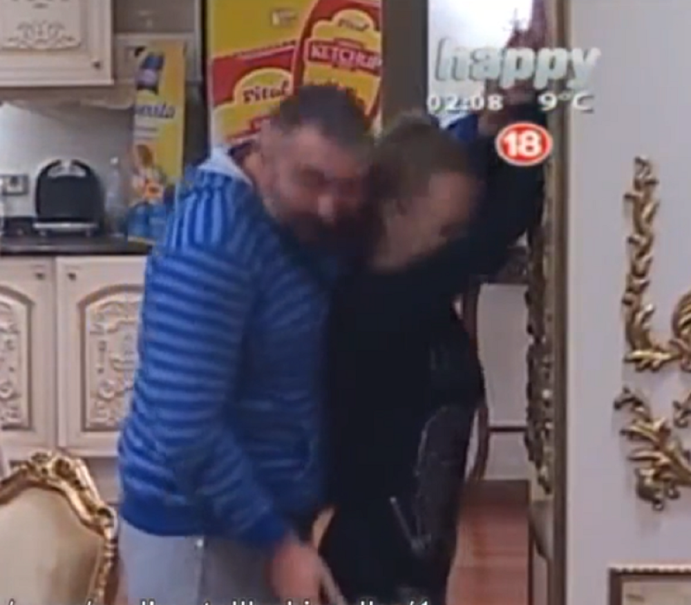 Miki svlačio Slađu! (VIDEO)