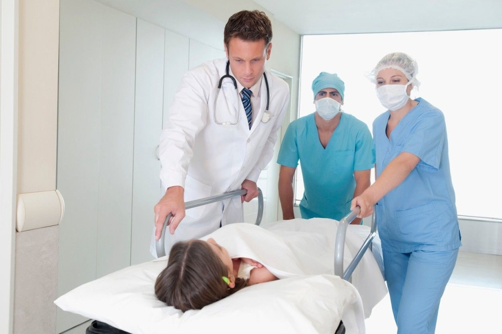 Primljena je u bolnicu kao težak pacijent, a onda su sestre popadale u nesvest