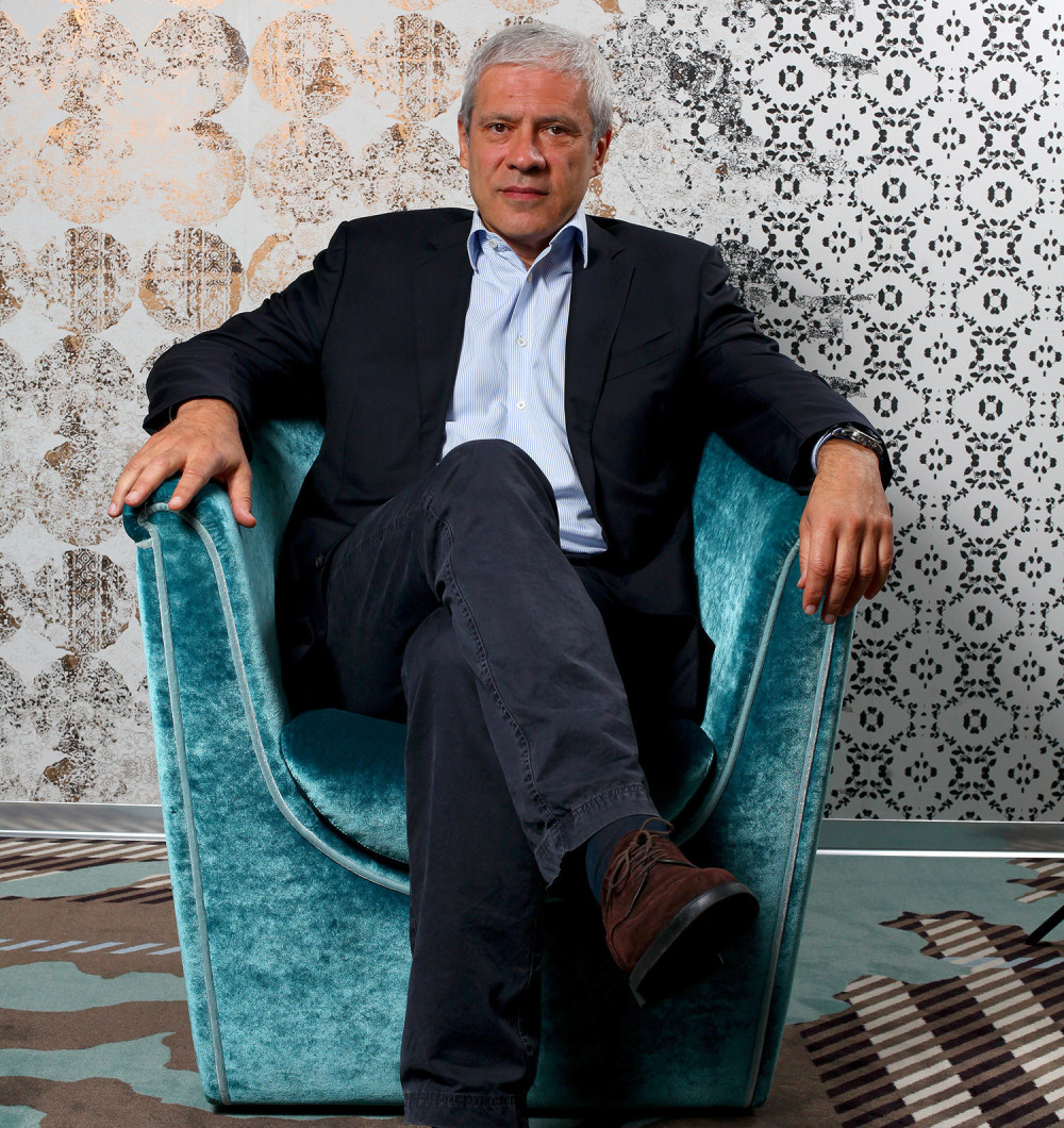 Tadiću ispod časti poslanička klupa!