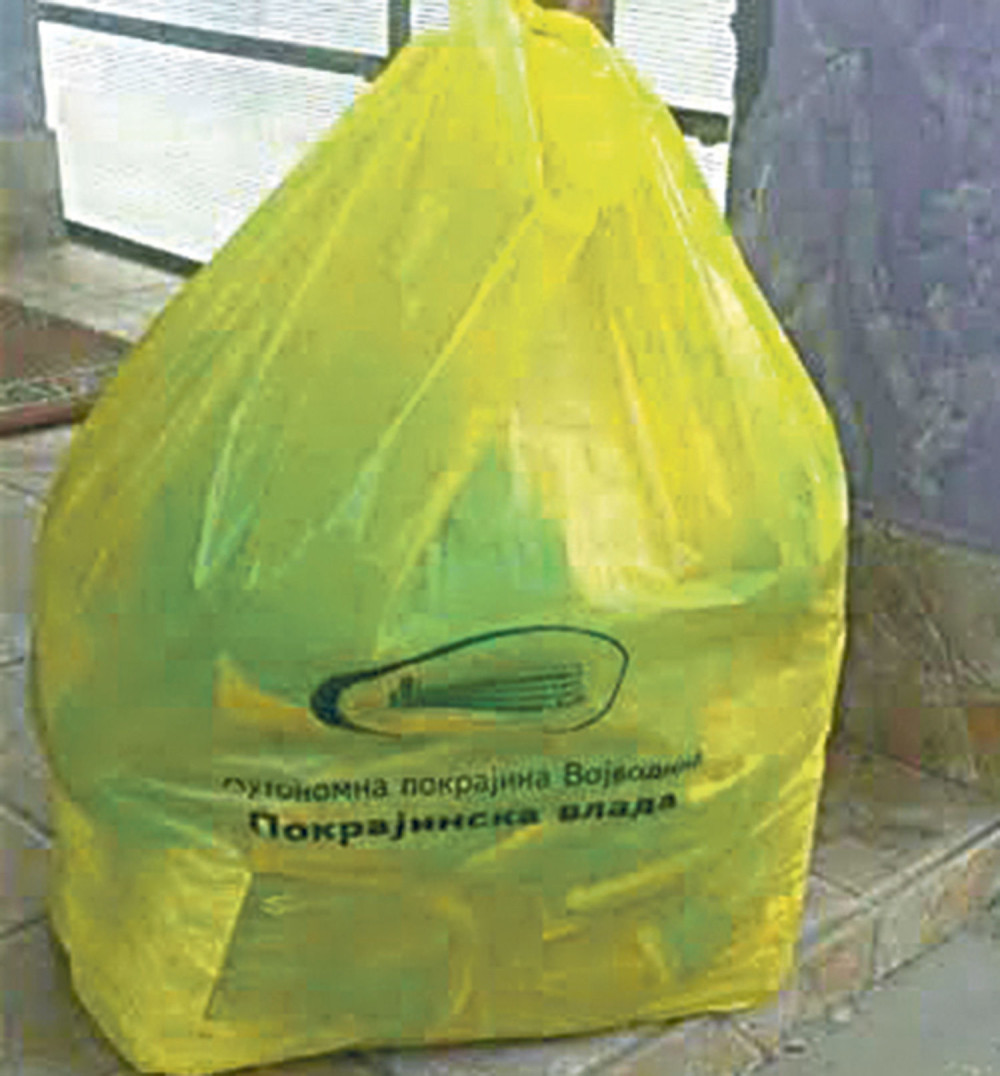 Pajtić deli paketiće!