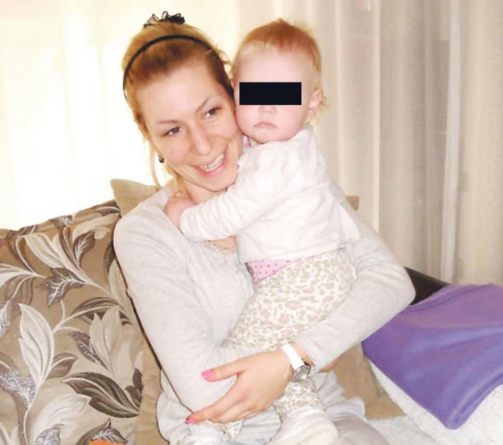 Beba pala sa terase, majka skočila za njom