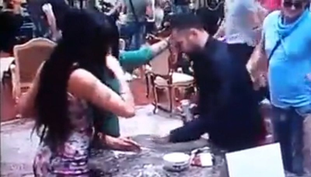 Ljudi, ma je l' oni to šmrču uživo?! (VIDEO)