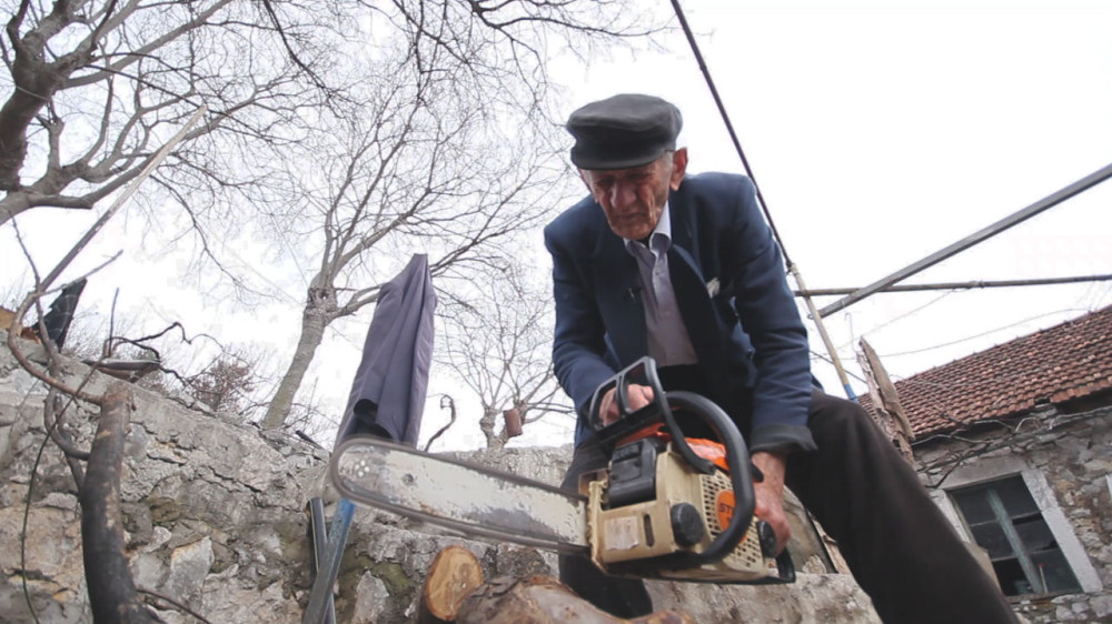 Pera Grujić (102) - mladić u telu starca! (VIDEO)