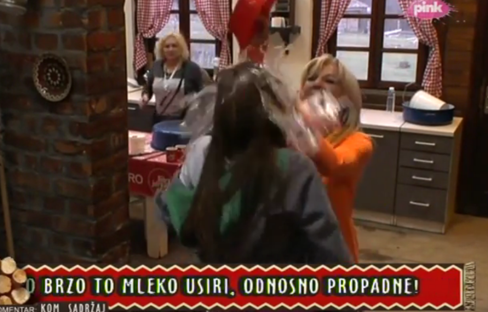 Balerina i Medenica se polivale vodom! (VIDEO)