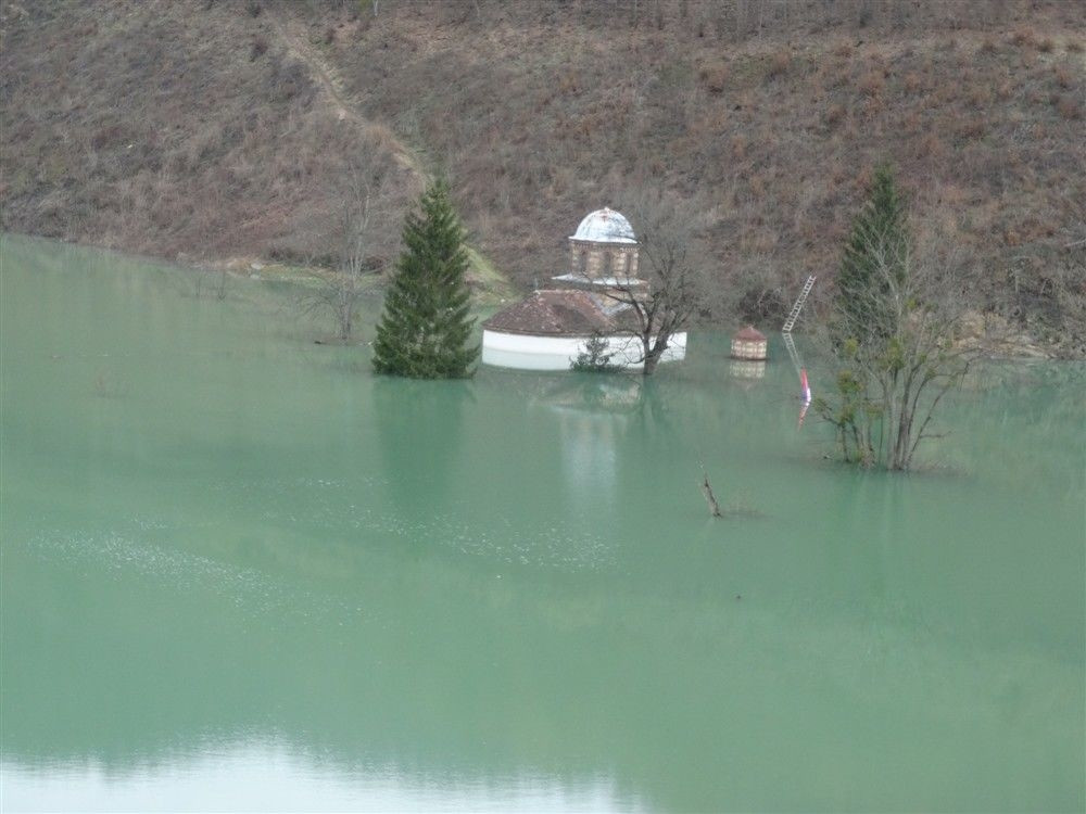 Od Valjevske Gračanice ostao samo krov!