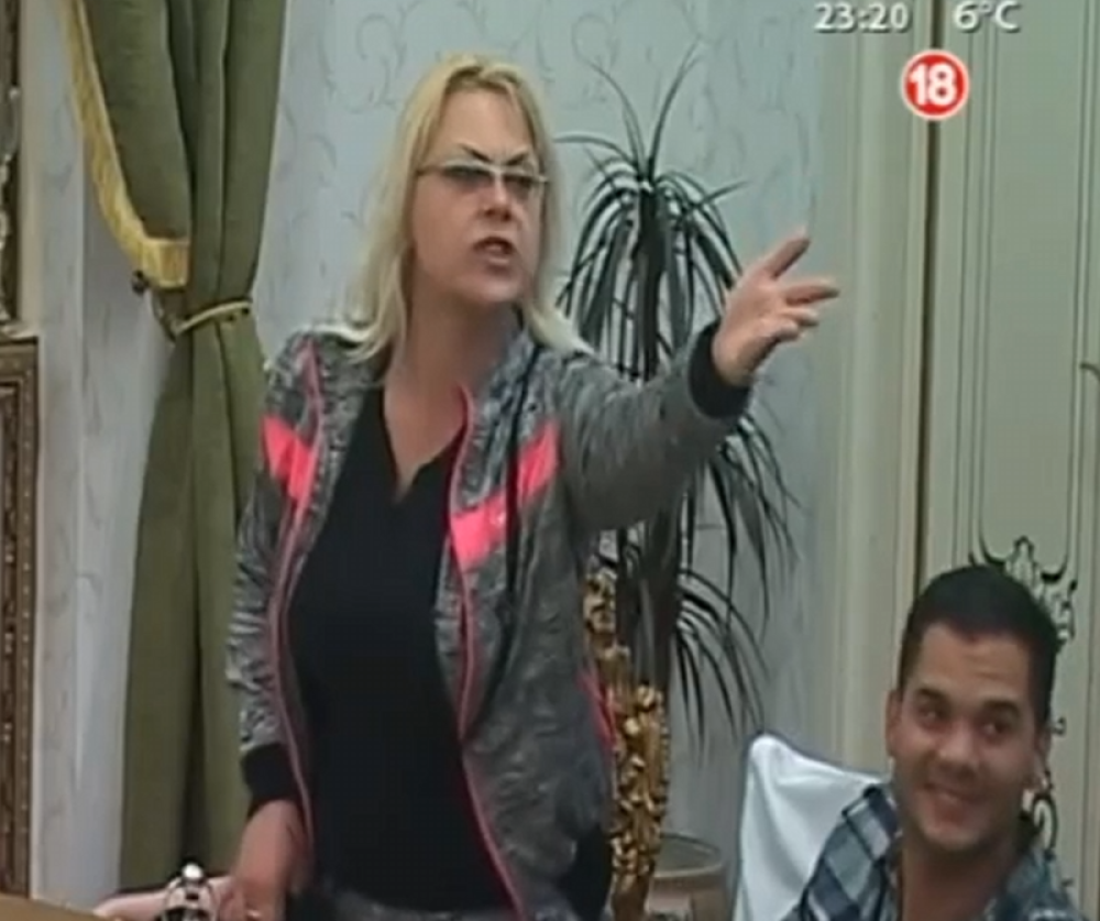 MILJANA PRED MAMOM ŠETALA GOLOG DUPETA Onda je Marija odreagovala burno i počela da se dere! NIJE SMELA TO DA URADI!