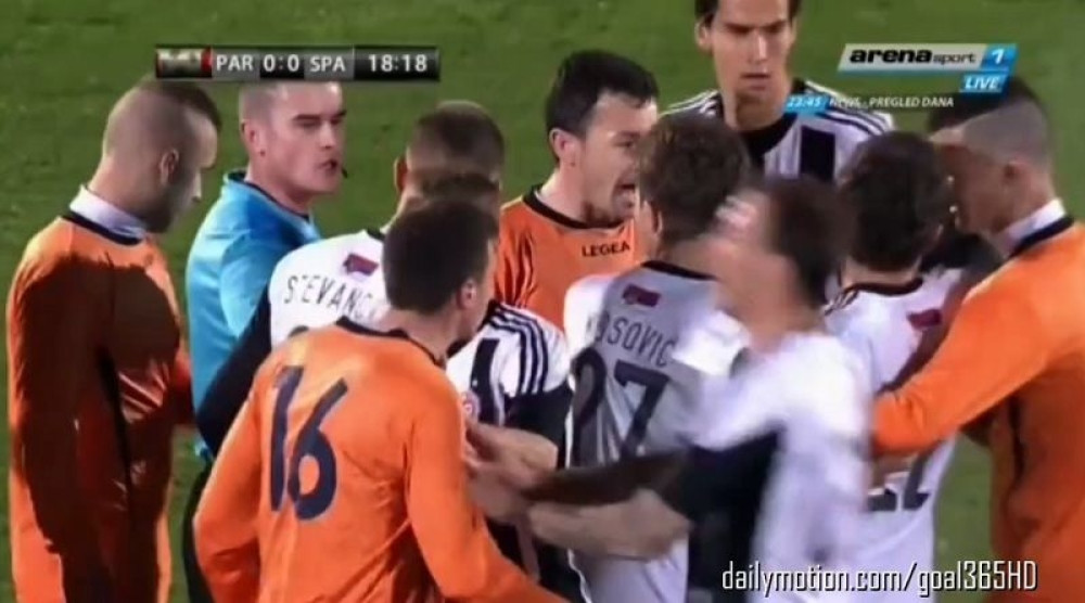 Umalo tuča posle Ilićevog faula (VIDEO)