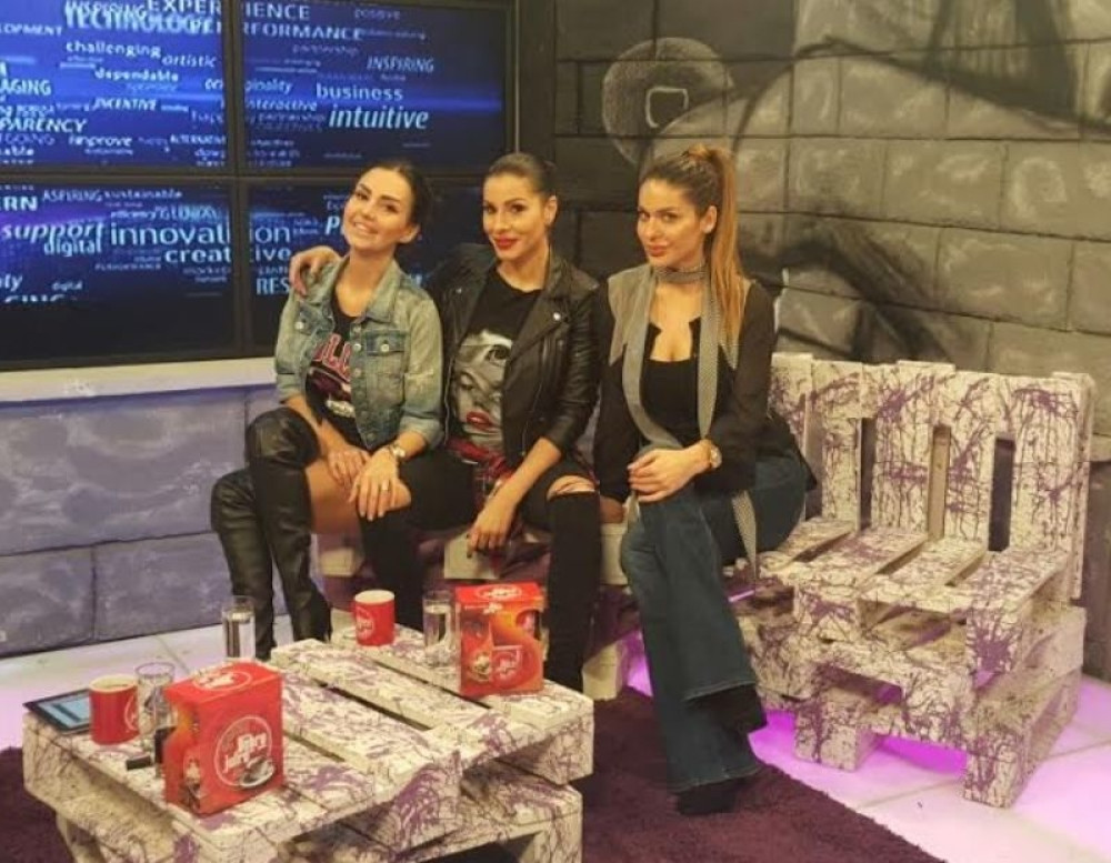 Mia i Marina praktikuju "trojku"?!