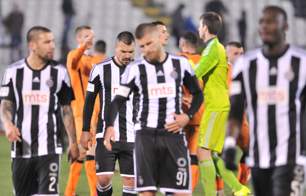 Ne daju golove, ali se šibaju za deset!