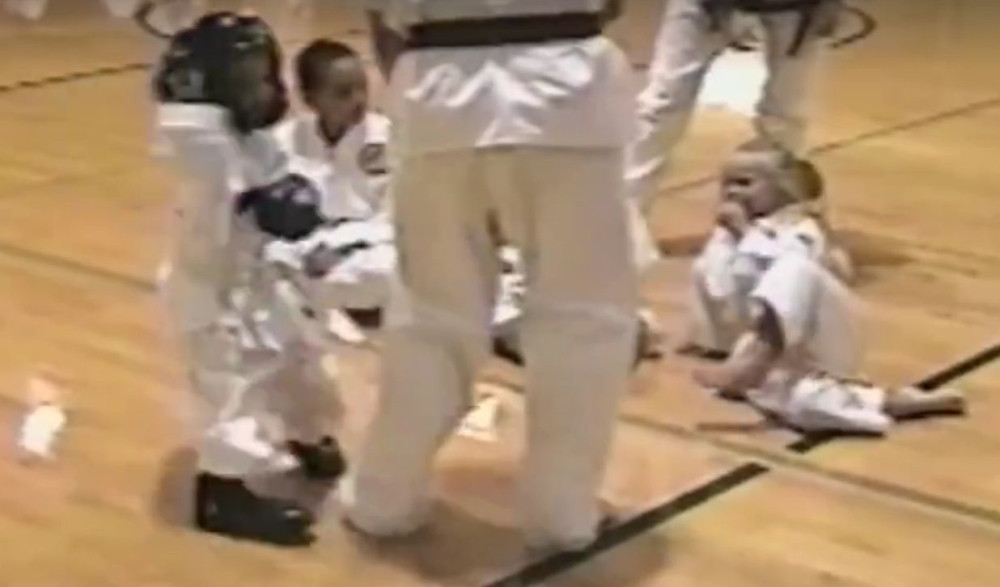 Mališan "odbranio" devojčicu od odraslog čoveka (VIDEO)