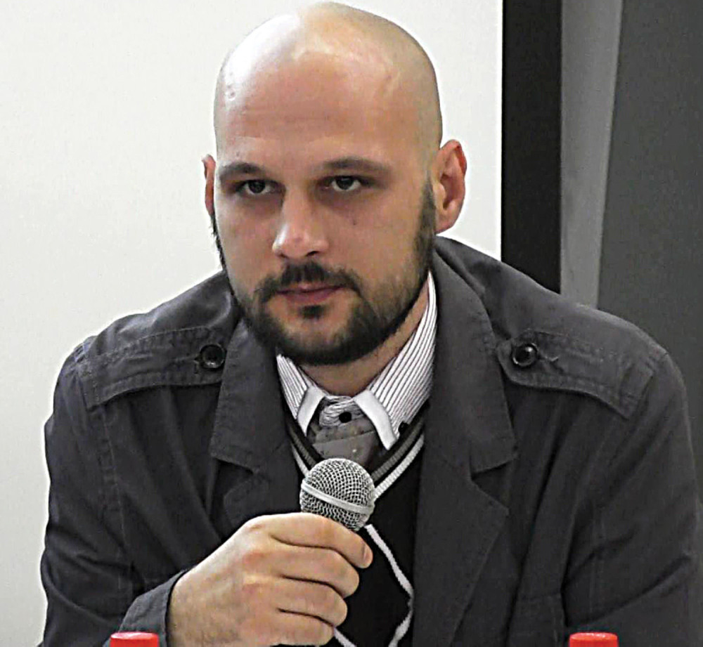 DSS: Obavezno vikni „Vučić je peder“