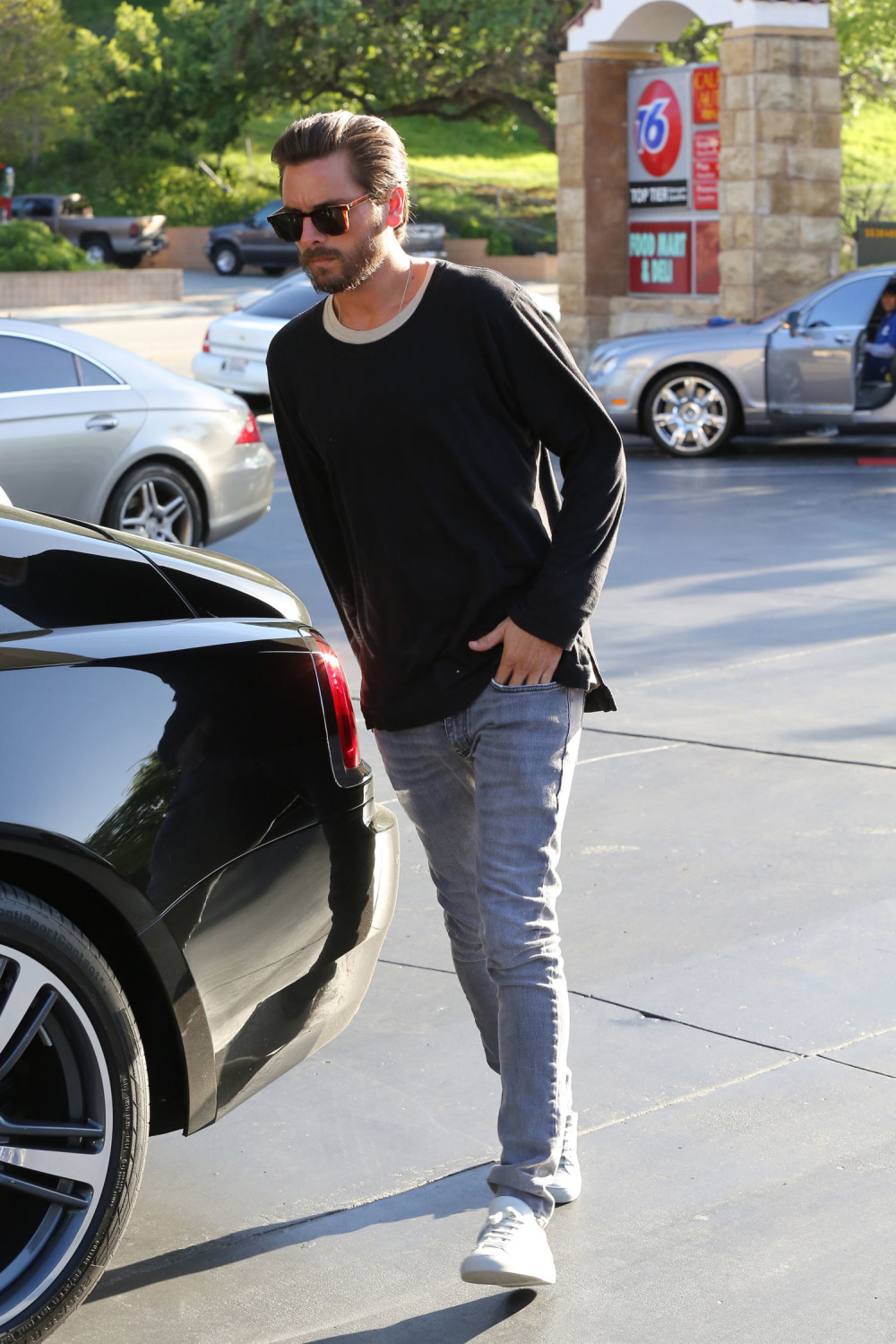 Skot Disik šeta novu klinku (FOTO)