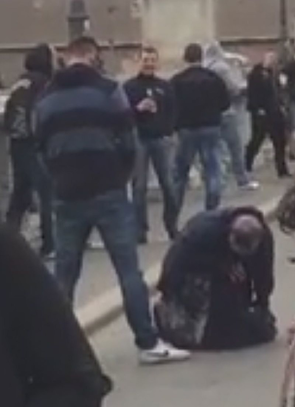 Navijač Sparte urinirao po beskućnici u Rimu (VIDEO)