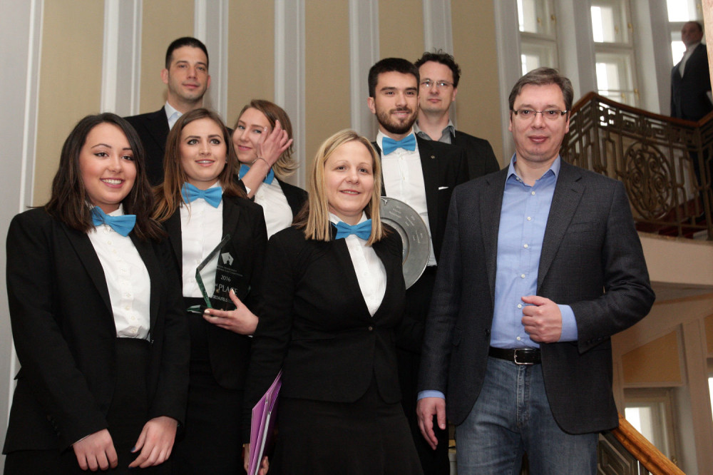 Premijer ugostio pobednike sa FON-a (FOTO)