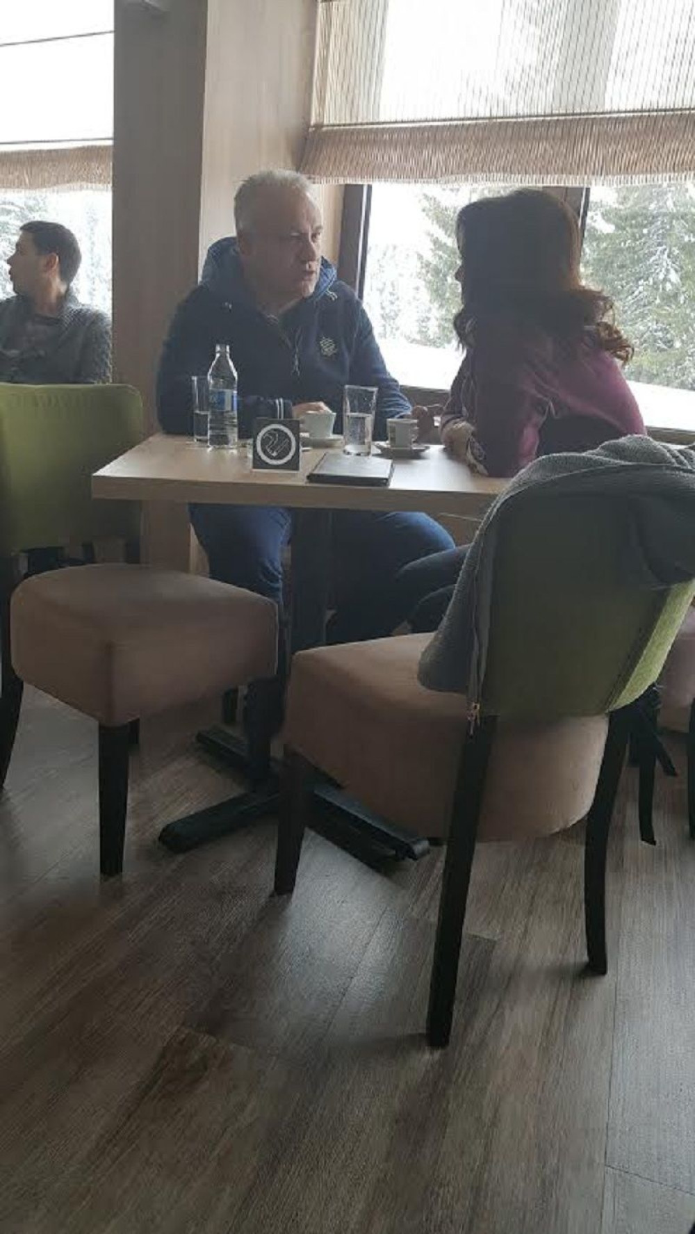 Dinkić sa suprugom uživa na Kopu (FOTO)