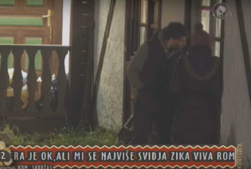 Farmeri napljuvali Sanija i Nataliju (VIDEO)