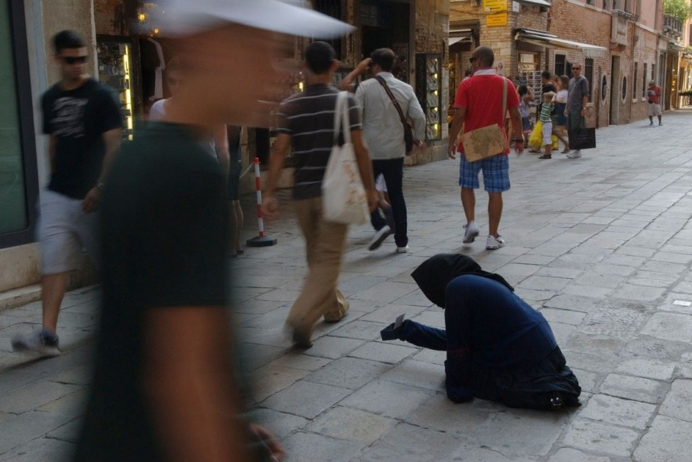 Ako date novac prosjacima, platićete kaznu!