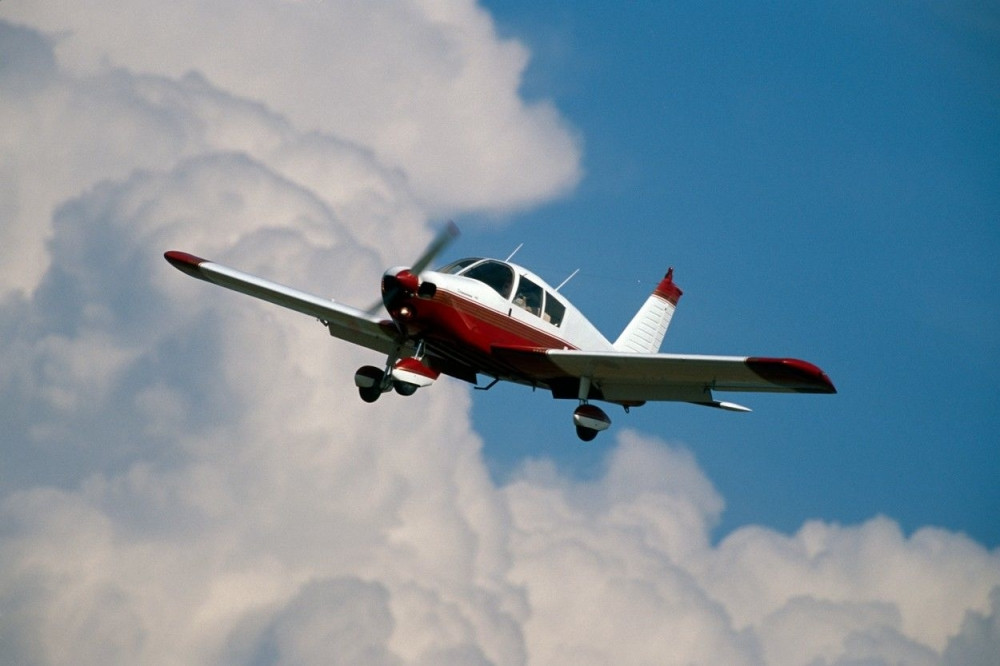 U padu aviona dve osobe poginule