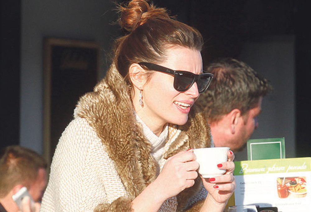 Voditeljku "Vesti" kritikuju zbog seksi slika (VIDEO)