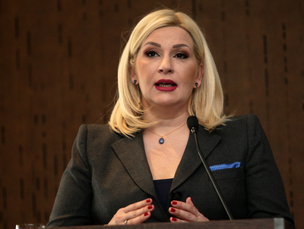 Zorana udarila na patrijarha!