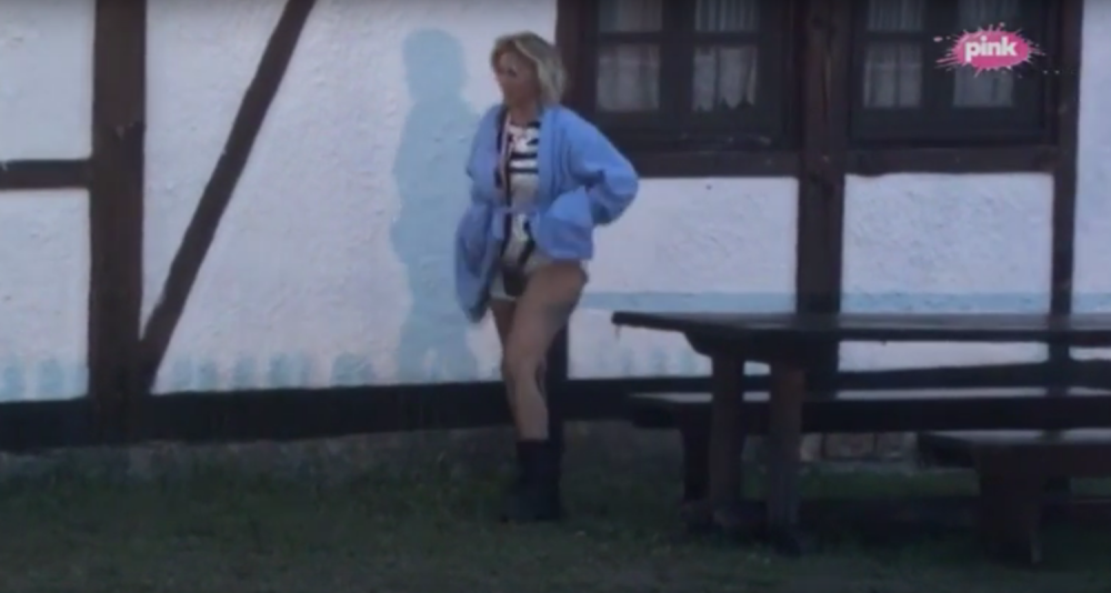 Golubovićeva vršila nuždu nasred dvorišta (VIDEO)