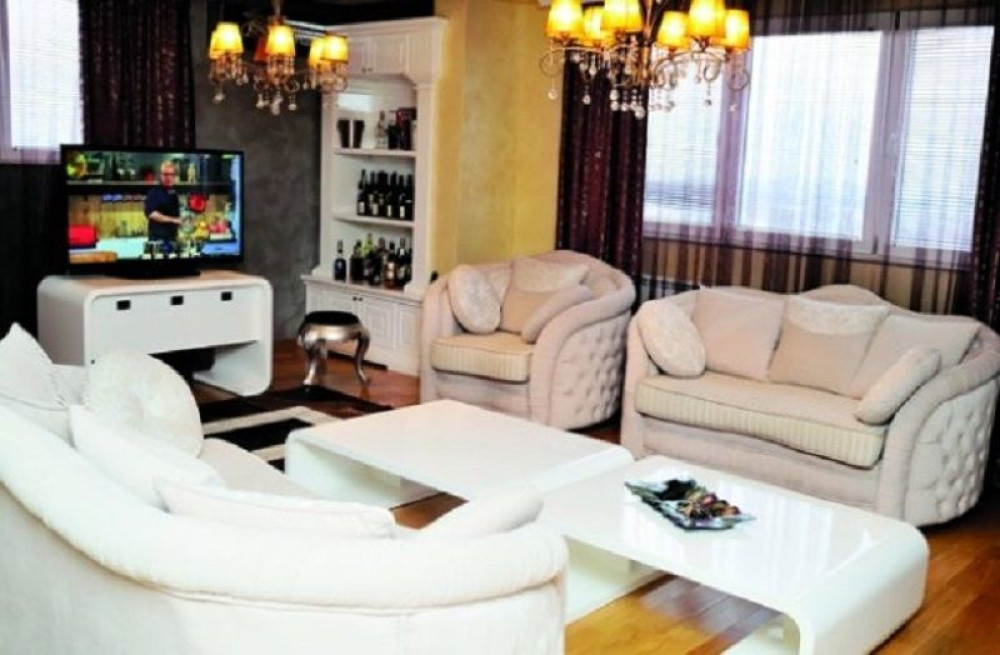 Ovde živi plejboj sa estrade! (FOTO)