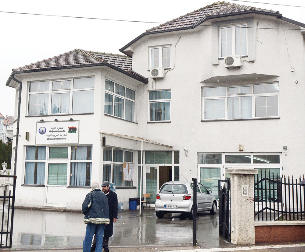 Sinu diplomate zabio kolac u grudi!