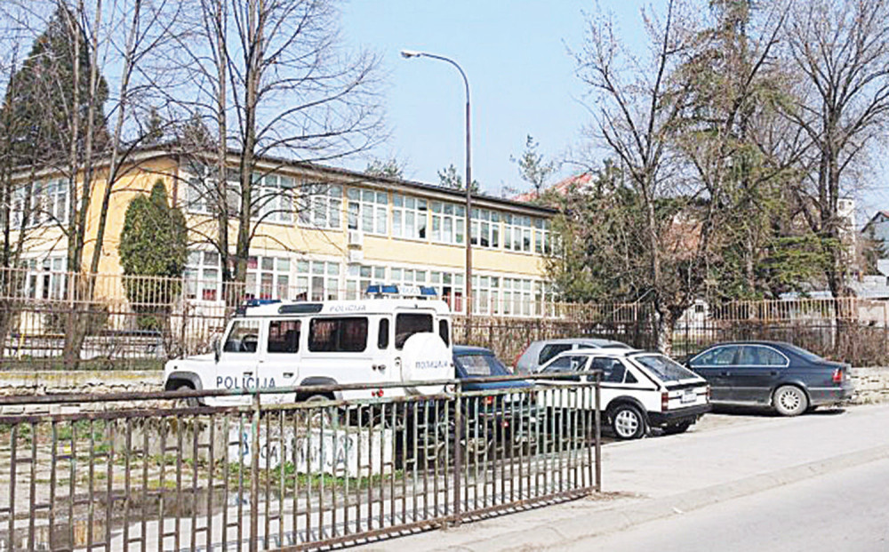 Devojčici ponudio pomorandžu, pa se skinuo!