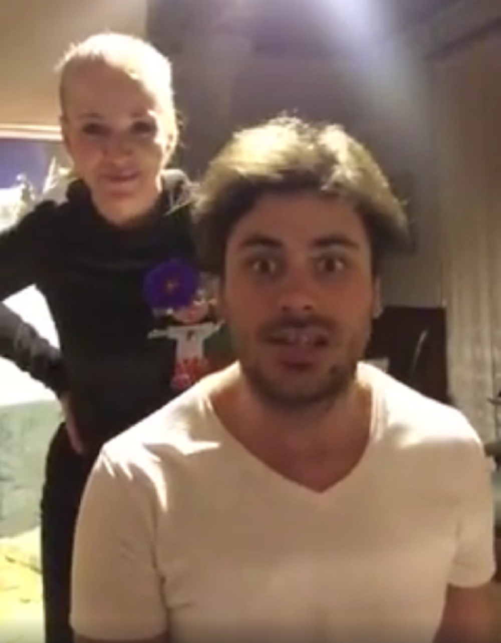 Rozga zapevala s verenikom! (VIDEO)