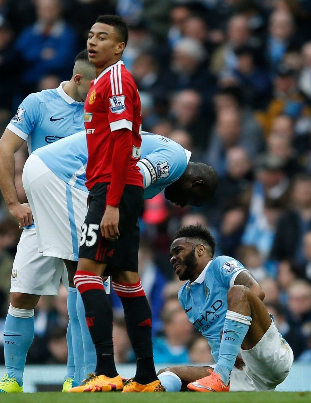 Sterling šest nedelja van terena!