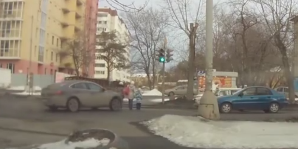 Narkoman pregazio dete na pešačkom! (UZNEMIRUJUĆI VIDEO)