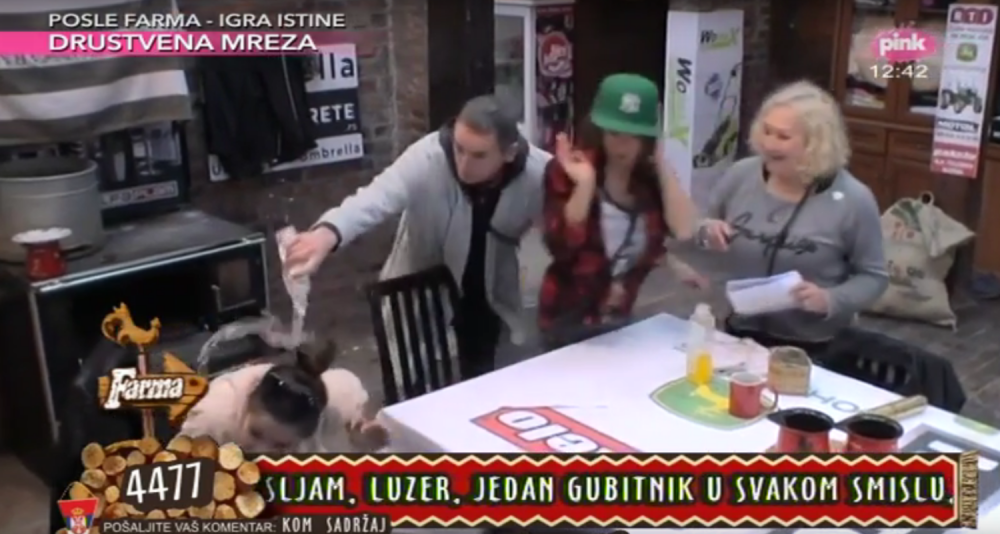 Mića okupao Cecu (VIDEO)