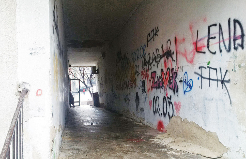 Reketirao maminog prijatelja?!