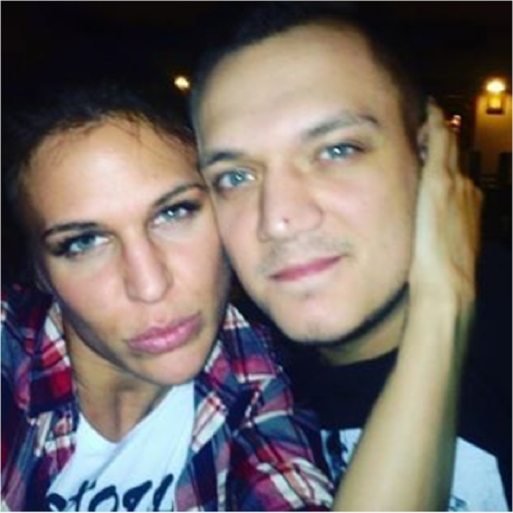 Evo s kim je Gastoz proveo noć! (FOTO)