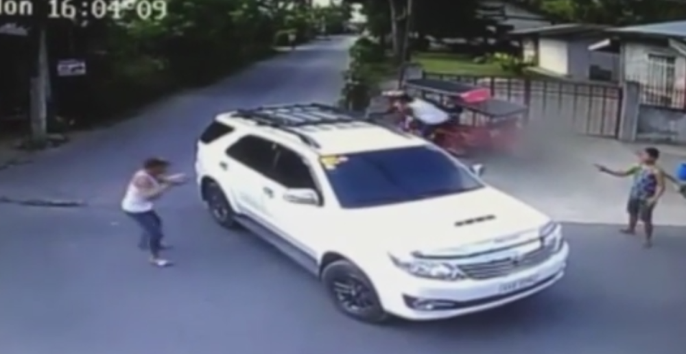 Pucnjava usred dana na ulici! (UZNEMIRUJUĆI VIDEO)