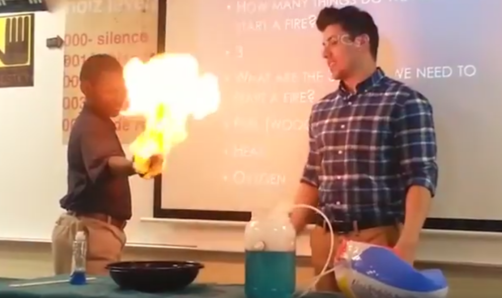 Profesor zapalio ruku učeniku! (VIDEO)