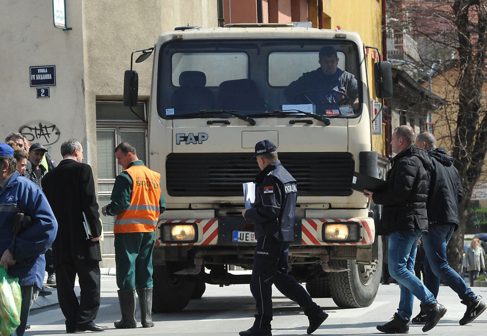 Svedoci: Cisterna pregazila profesorku na pešačkom!