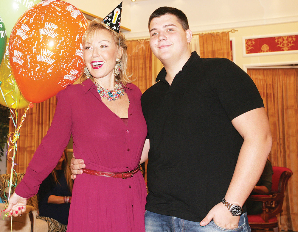 Kad mama Brena slavi, nema da fali!