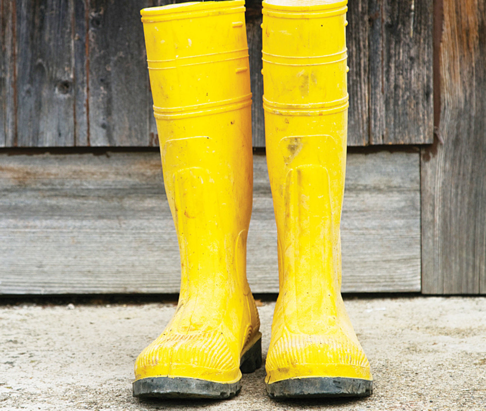 Trgovci tvrde da su gumene čizme samo za SUVO vreme, a zbog toga mogu završiti u ZATVORU!
