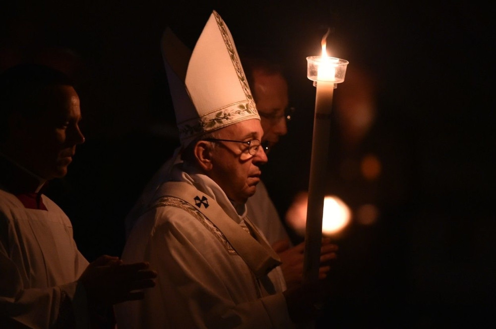 Papa na uskršnjem bdenju