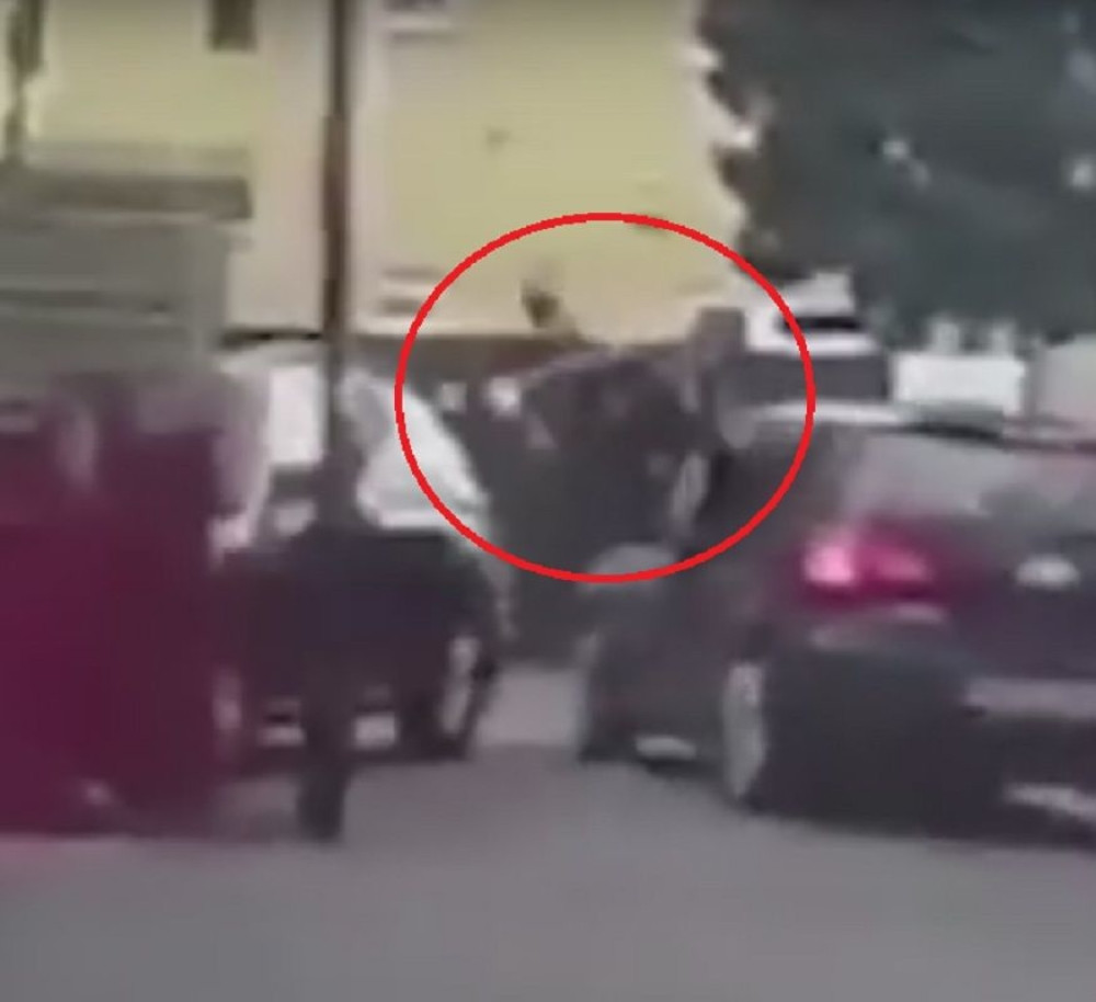 Pregazio biciklistu, pa dobio šta je zaslužio (VIDEO)