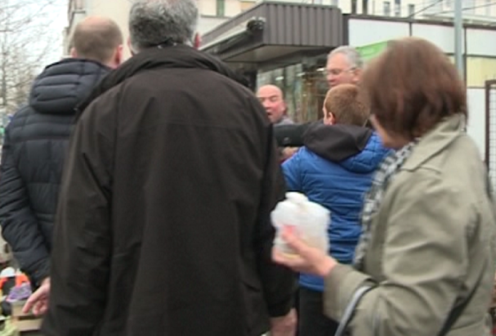 Šutanovac prvi udario navijača! (VIDEO)